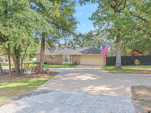 4th image of 2 Bentwood Cir