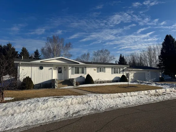 103 8th St SW, Roseau, MN 56751