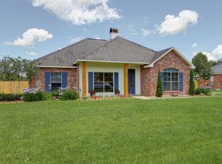 107 Longpointe Rd, Youngsville, LA 70592