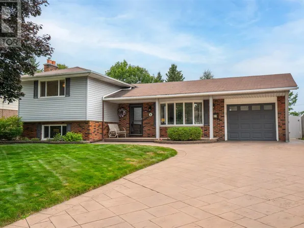 94 Laronde Ave, Sault Ste Marie, ON P6B 5R6