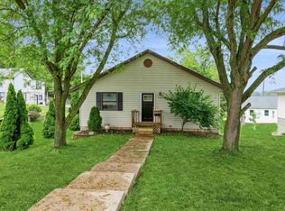 3123 N 2nd St, Clinton, IA 52732