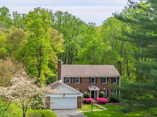 1203 Forestville Dr, Great Falls, VA 22066