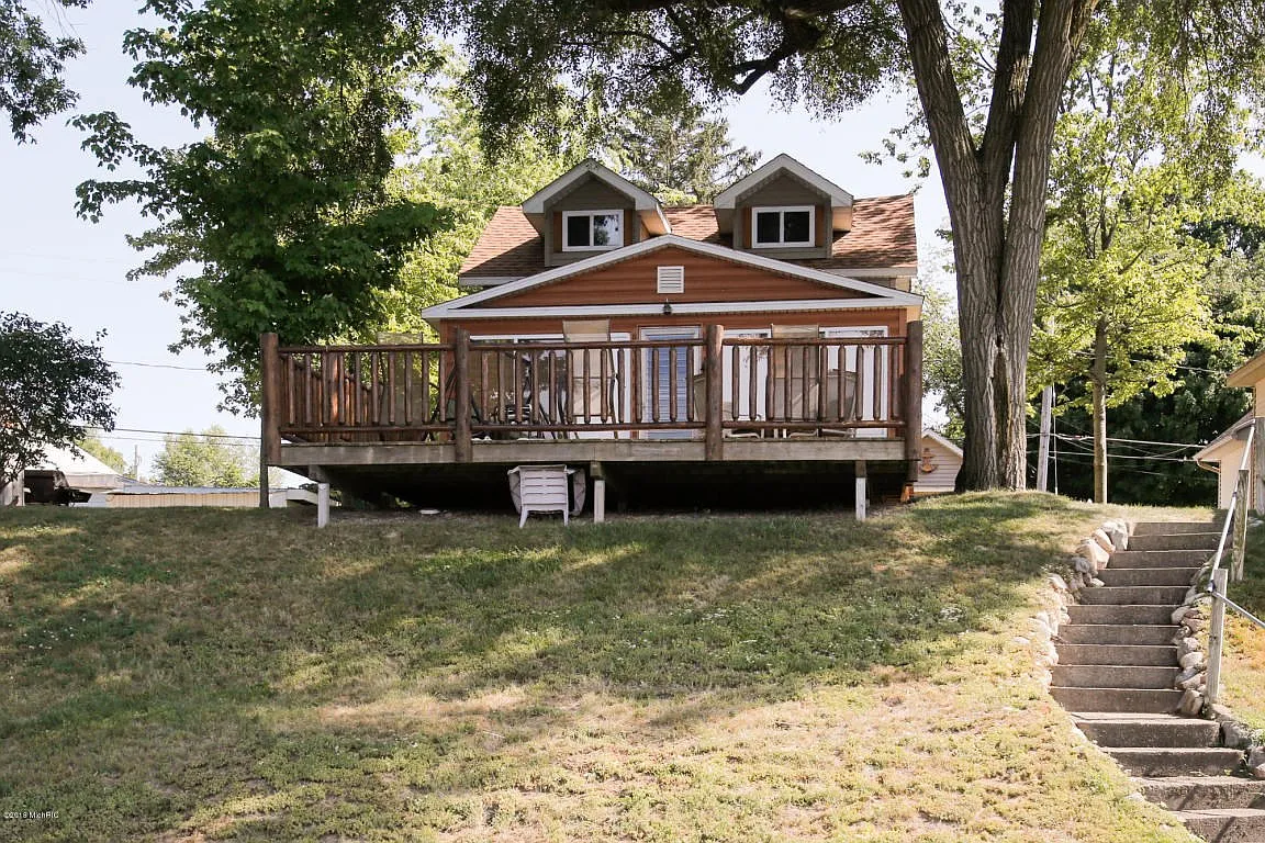 601 Willow Dr photo 1
