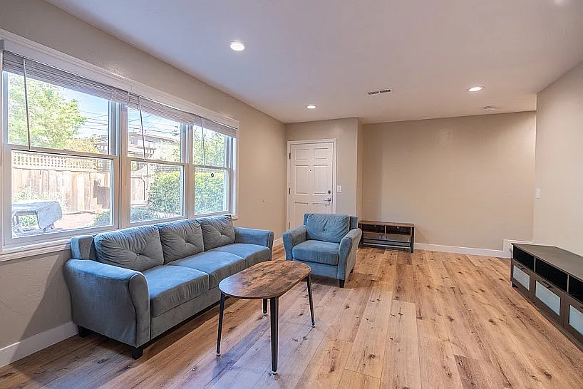2620 Regent — Photo 4