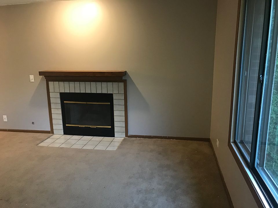 Living area with beautiful fireplace - perfect for relaxing evenings