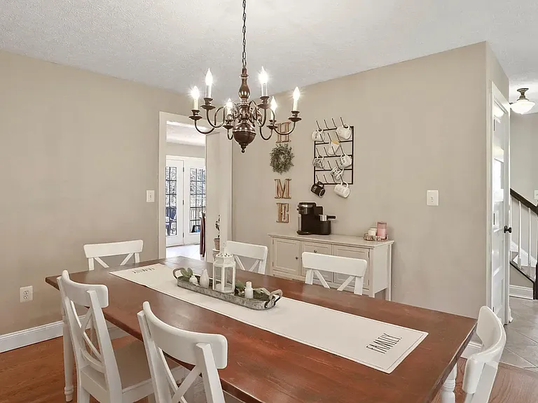 627 Lakeview Dr — Photo 6