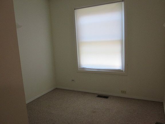 5th image of 30W015 Danbury Dr
