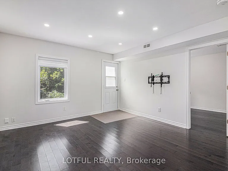 278 Shakespeare St #2 — Photo 3