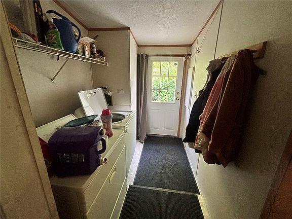 5th image of 100 Seely Hill Rd