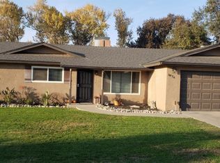 1074 W Raymond Rd, Hanford, CA 93230