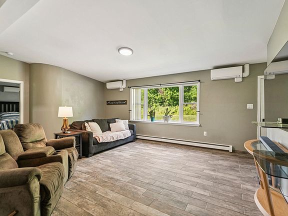 3rd image of 104 Holt Street