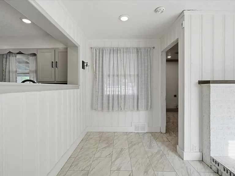 1011 Walnut St — Photo 9