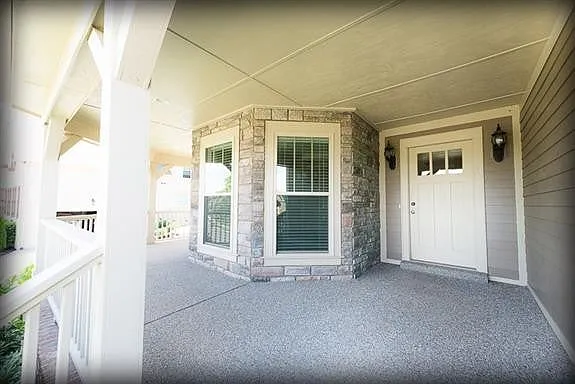 1381 Round Hill Ln — Photo 2