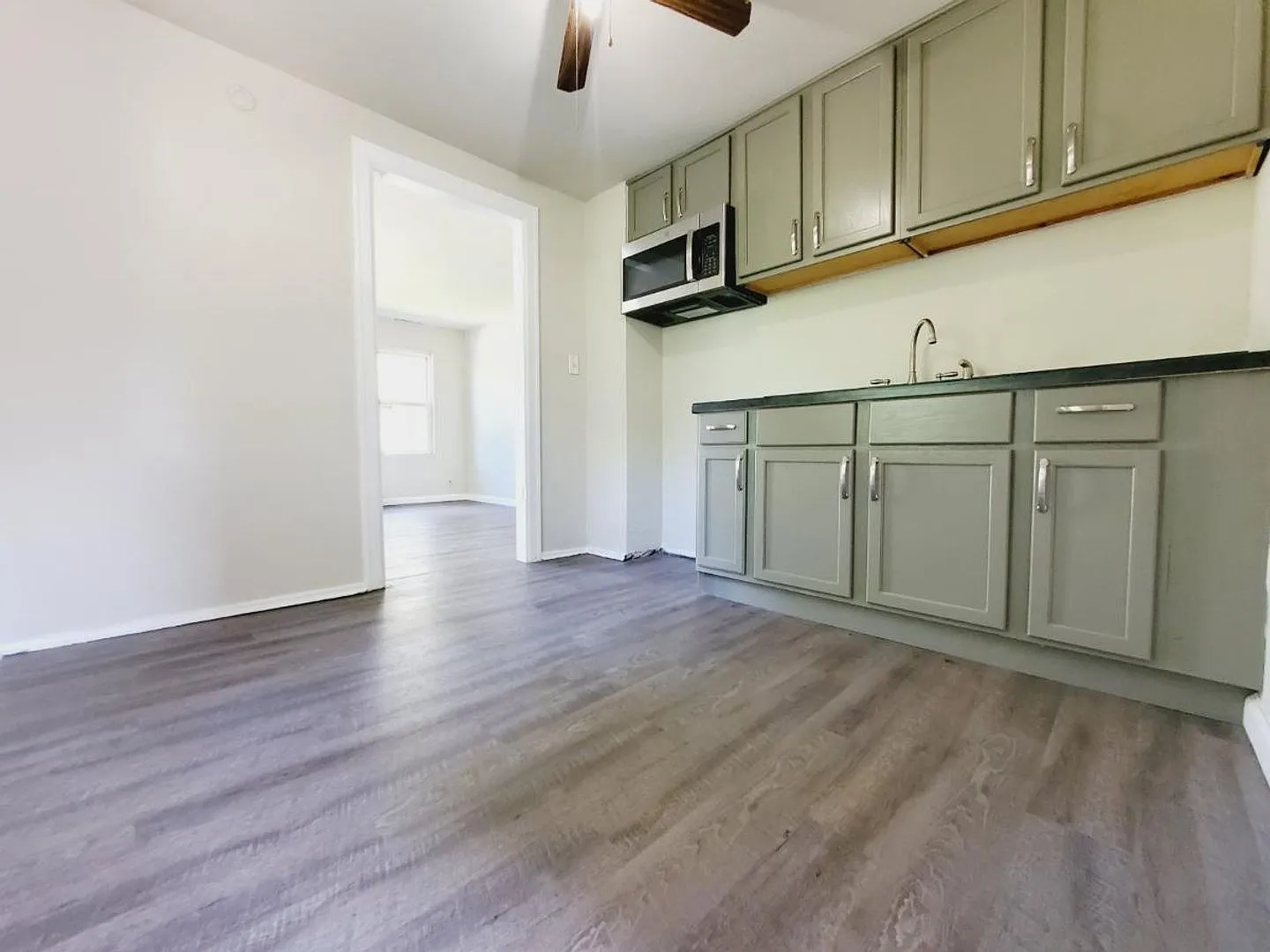 2 Bedroom In Gary — Photo 2