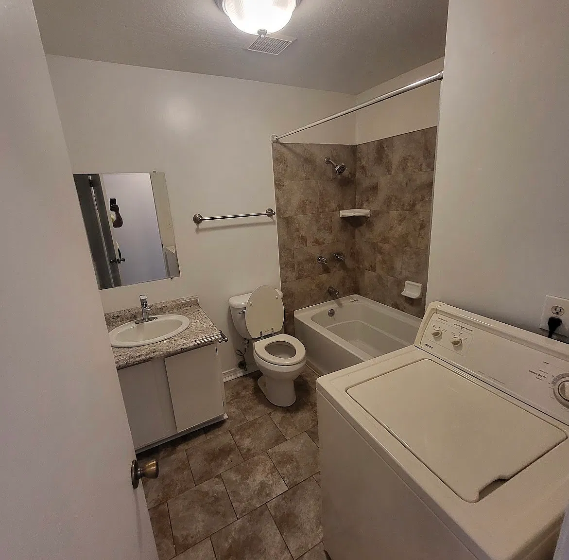 Cassandra Apartments — Photo 4