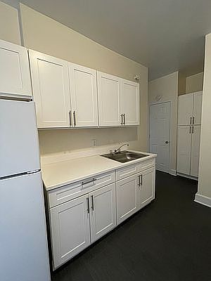 1st image of 2541 44th St #24