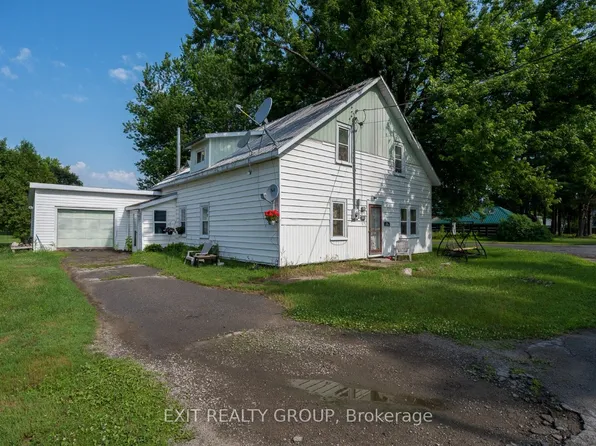 53 Clement St, Addington Highlands, ON K0H 1P0