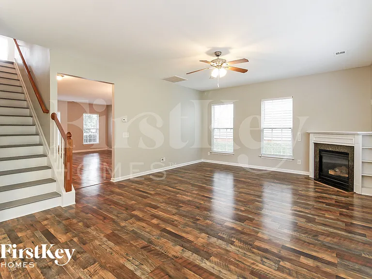 4707 Shady Oak Dr — Photo 2