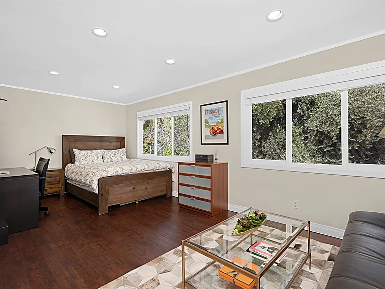 1574 Devonshire Ave — Photo 24