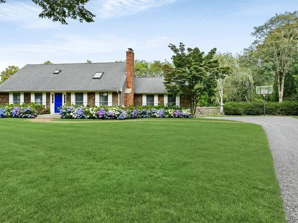 90 Fox Hollow Ln, Southampton, NY 11968
