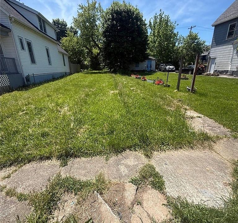1st image of 843 Woodlawn Ave