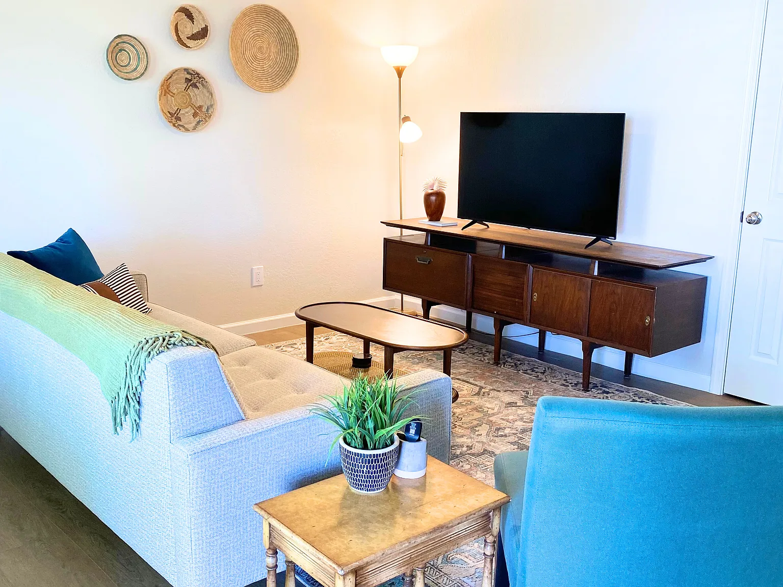 3 bed, 1200 sqft, $2,995 — Photo 3
