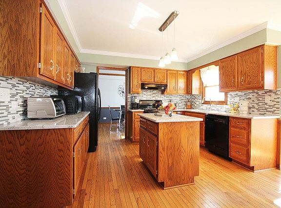 2nd image of 858 Brewster Ln