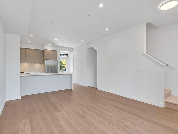 4th image of 7929 Oak St #17