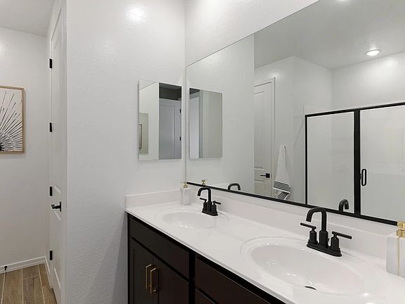 Skyline Village - Lavender Interior Image 5