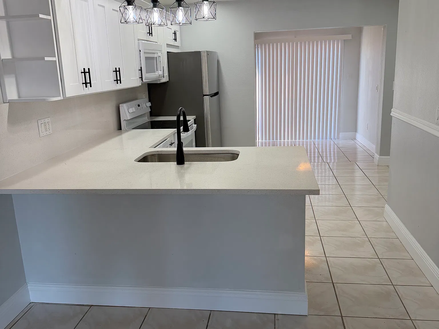 3 bed, 841 sqft, $1,950 — Photo 4