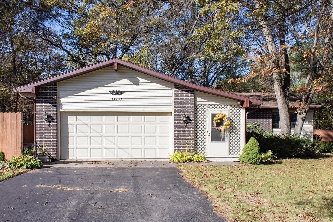 17457 Outer Dr photo 1