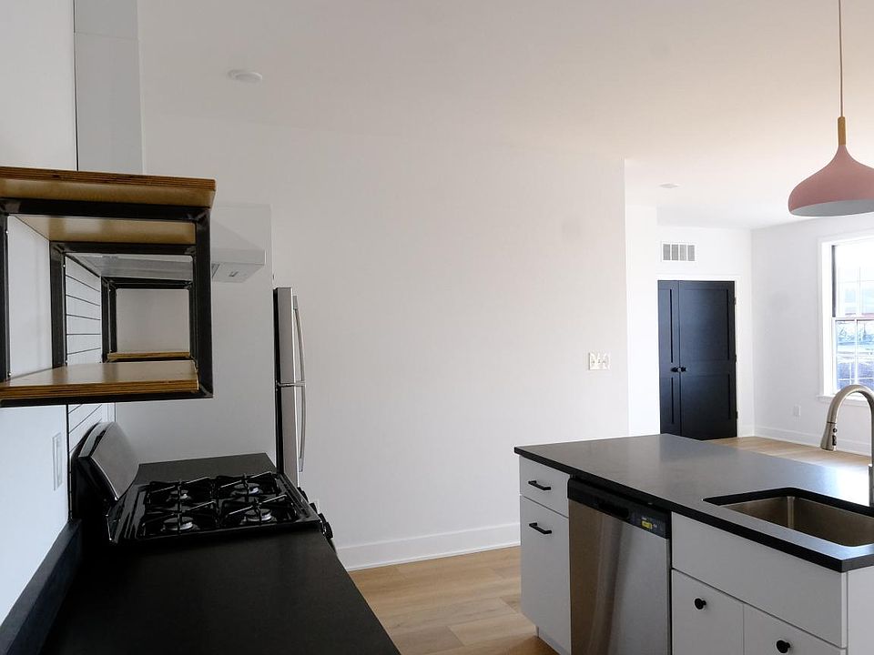 1st image of 3148-50 Richmond St #7