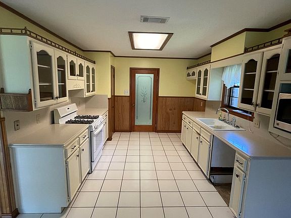 3rd image of 2111 Avenue L