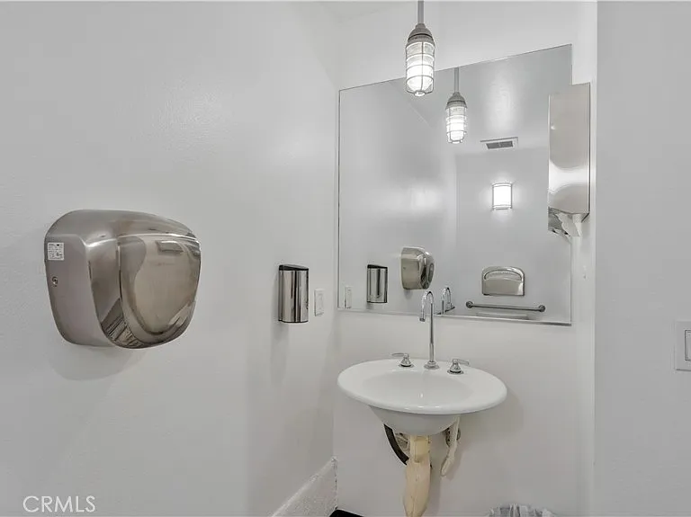 728 N Santiago St — Photo 28