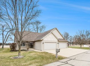 600 Bush Blvd #14, Three Rivers, MI 49093