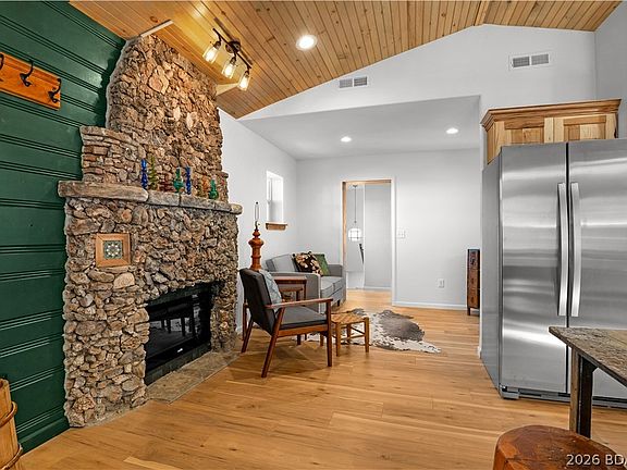 4th image of 4935 University Ln