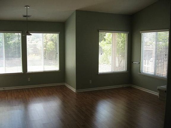 5th image of 761 Talbot Dr
