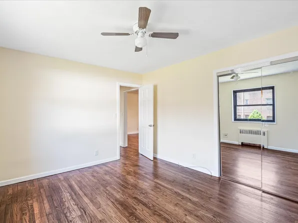 16-37 Utopia Parkway image 10 of 15