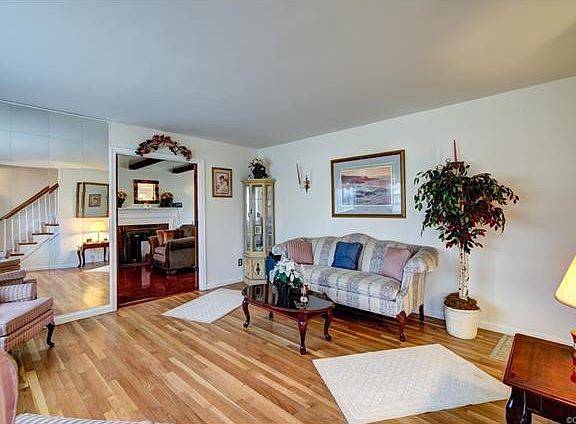 4th image of 1909 Woodmont Dr