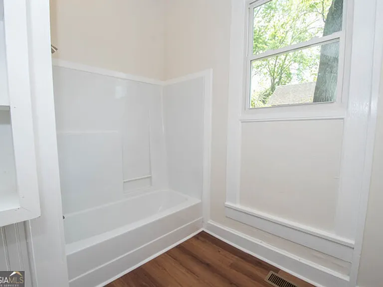 31 Saint Clair St — Photo 14