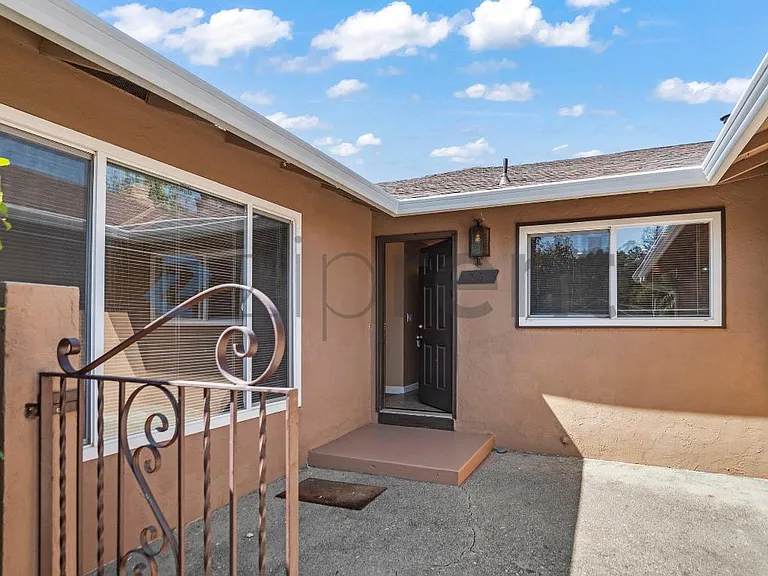23 Cedar Way — Photo 3