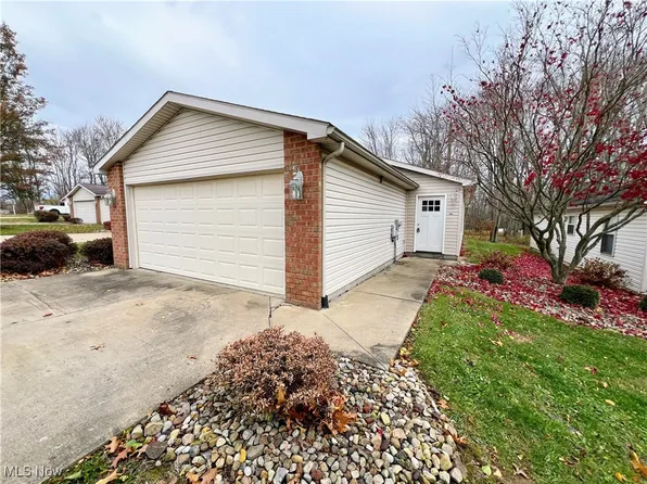406 Orchard Dr, Leetonia, OH 44431