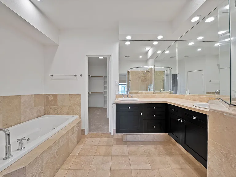 2420 Hugo St #3 — Photo 56