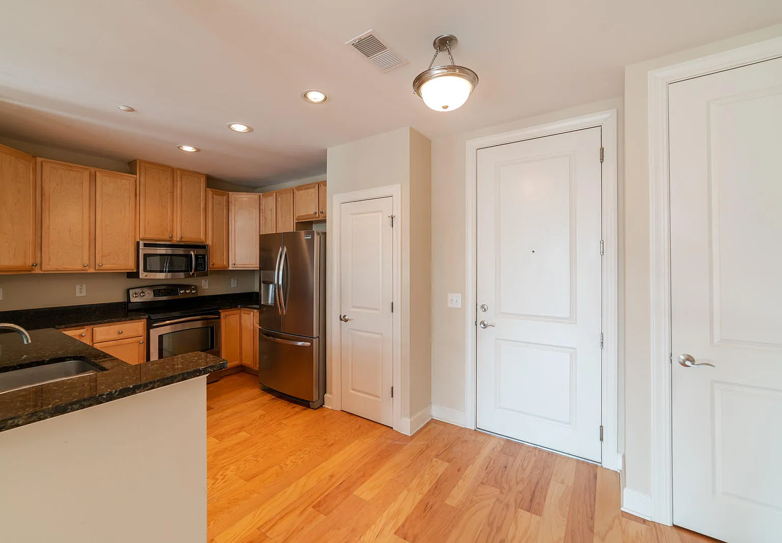2 bed, 2.5 bath, 1338 sqft, $2,895 — Photo 4