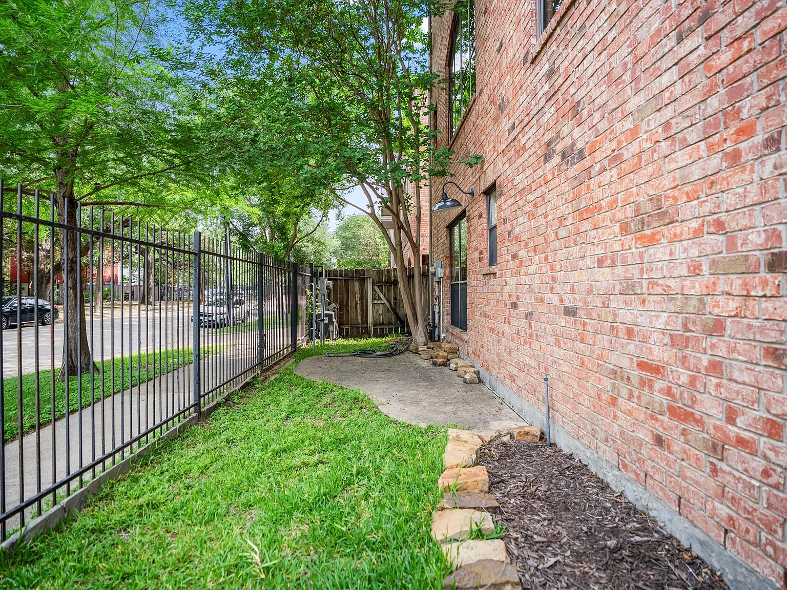 2 bed, 2.5 bath, 1516 sqft, $2,800 — Photo 4