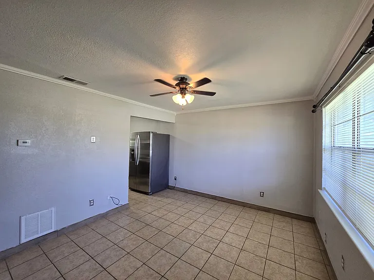 212 E Valley Rd — Photo 18