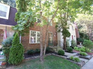 5710 Walnut Wood Ln, Burke, VA 22015