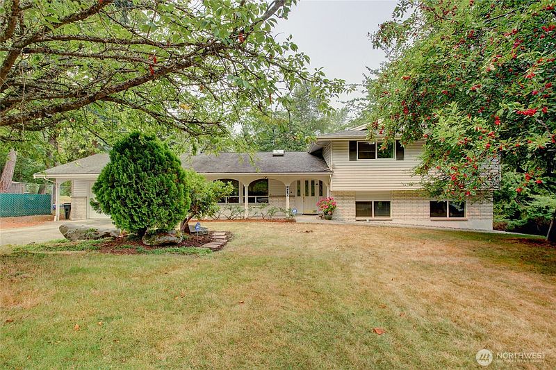 2nd image of 415 Manito Drive