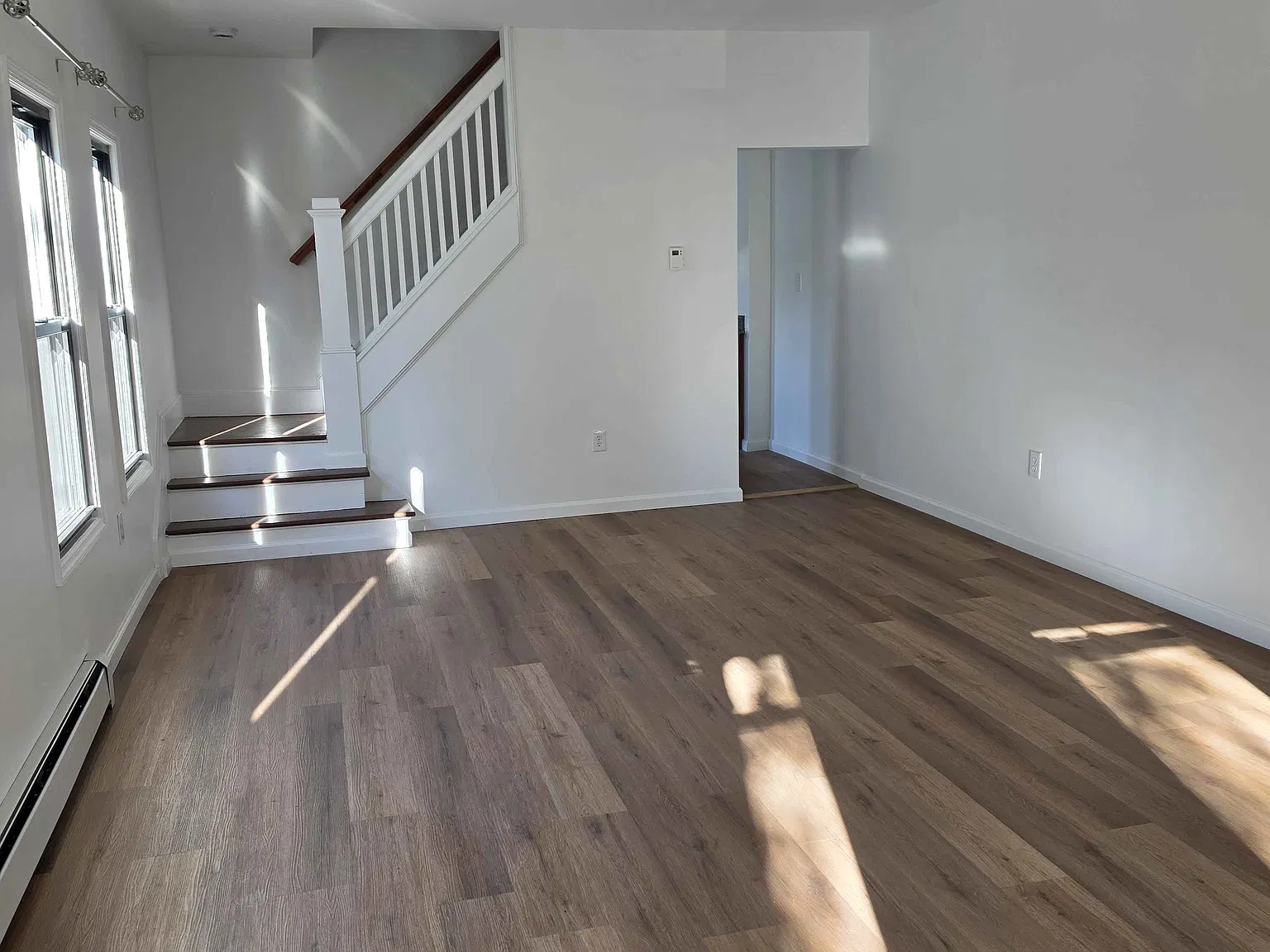 3 bed, 1.5 bath, 1300 sqft, $2,100 — Photo 4