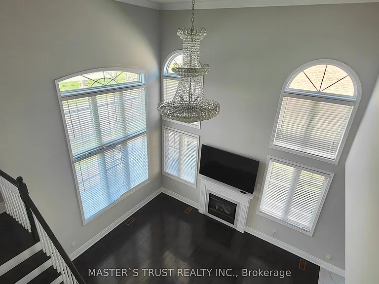 66 Starhill Cres — Photo 8